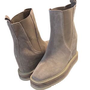 Vince Camuto Omassa Taupe Suede Pull On Boots Size 8.5